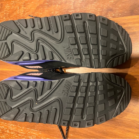 Nike Air Max 90 kids size 6 (women's 7 1/2) - Picture 3 of 3